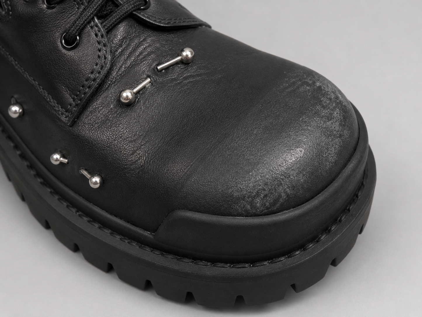 ✧ balenciaga botas con piercing