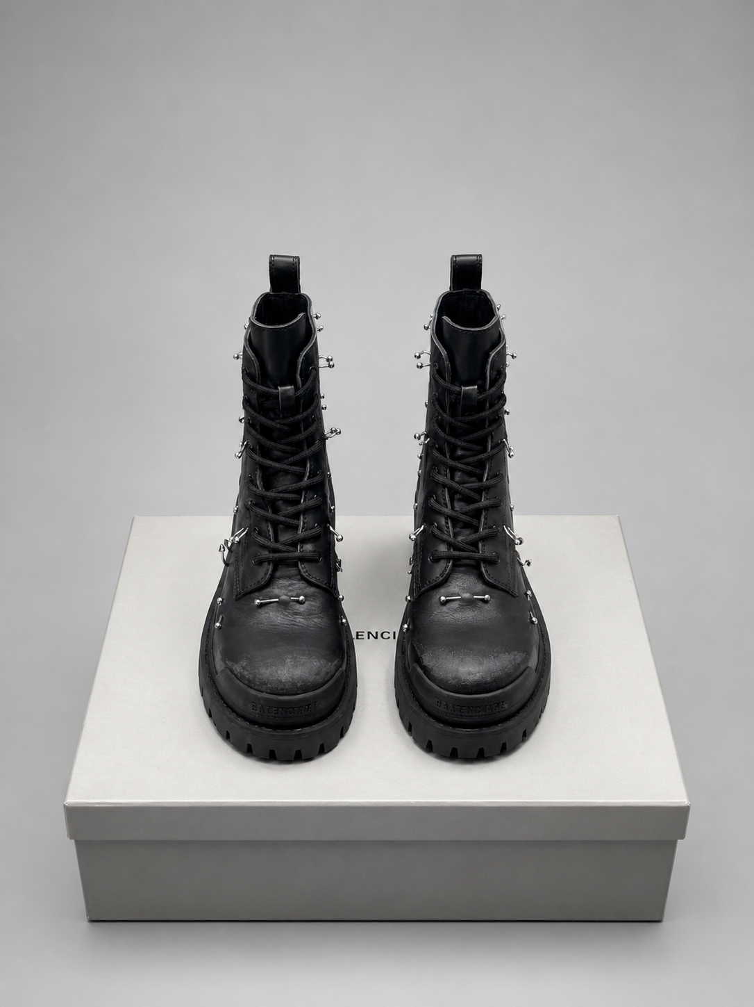 ✧ balenciaga botas con piercing