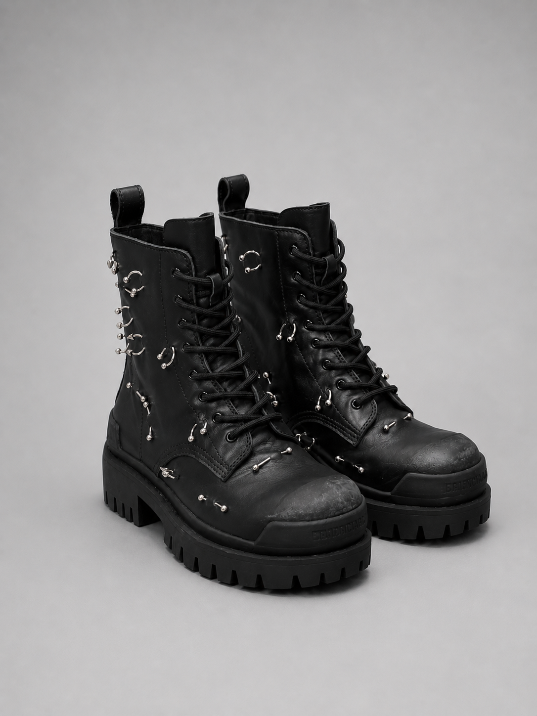 ✧ balenciaga botas con piercing